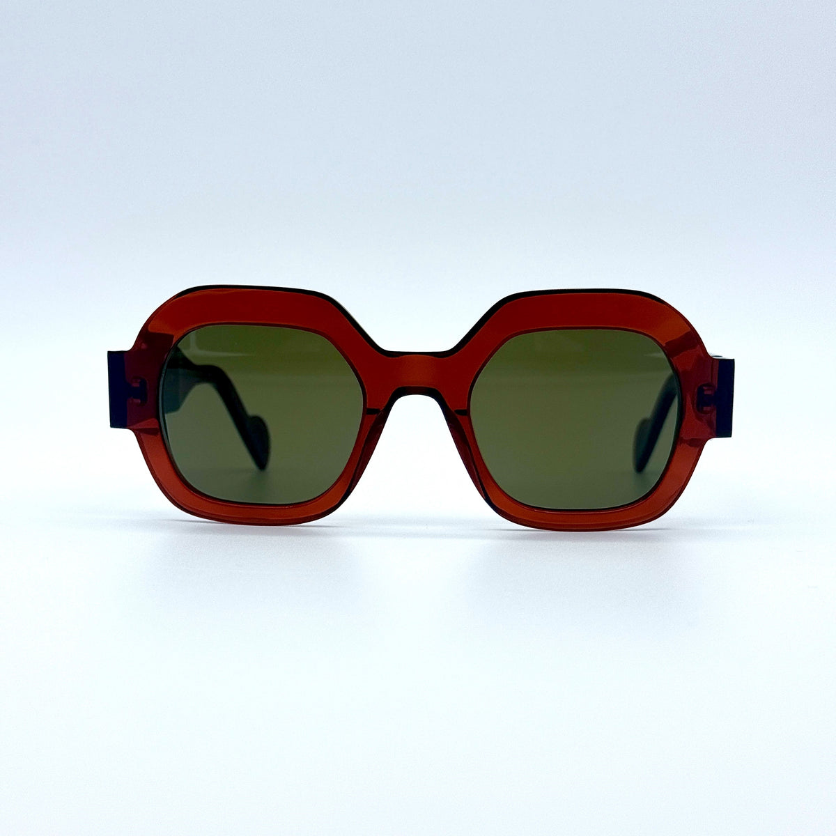 Anne Et Valentin, Shoen, 25D19 Dark Crystal Red