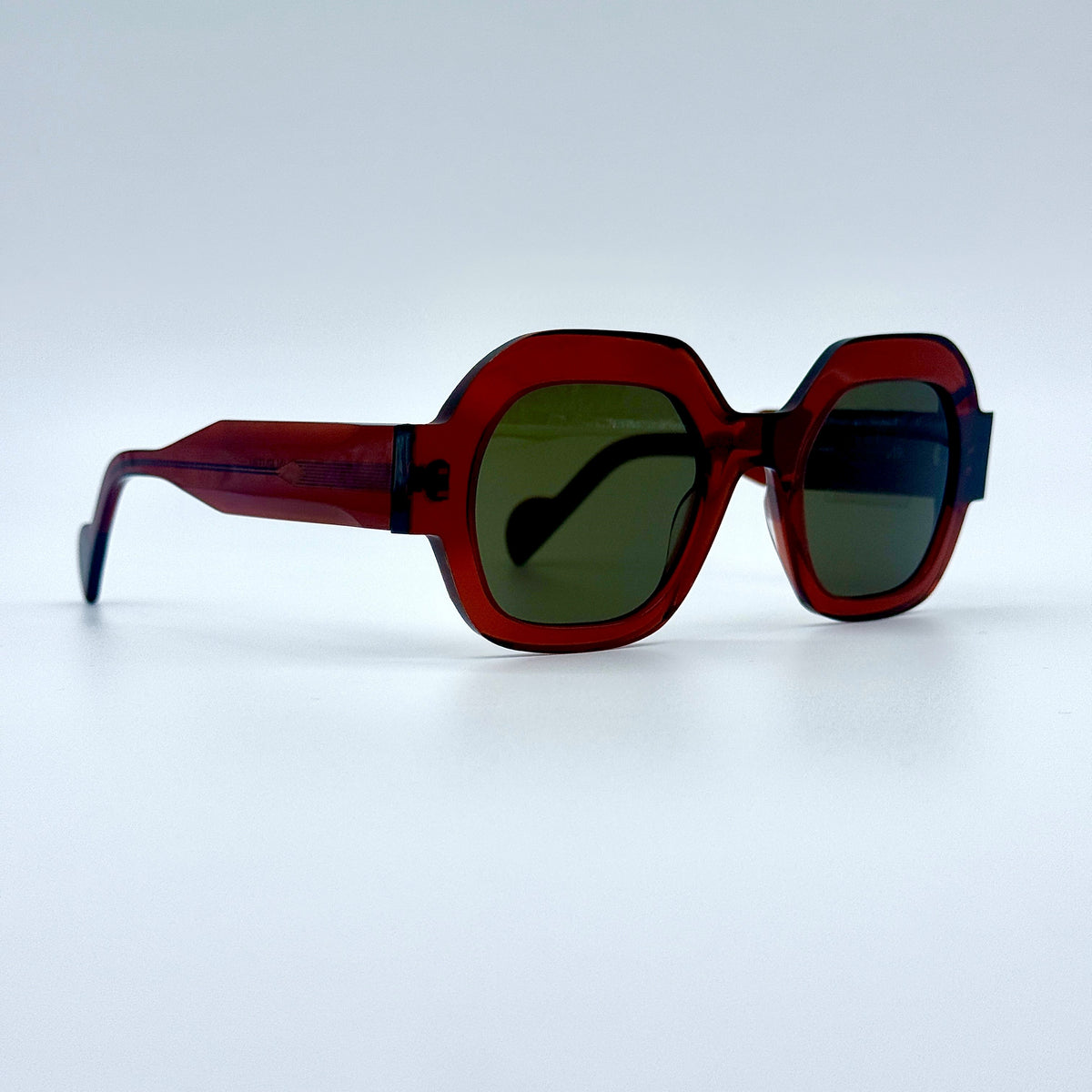 Anne Et Valentin, Shoen, 25D19 Dark Crystal Red